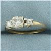 Image 2 : 3 Stone Diamond Engagement Ring in 14k Yellow Gold