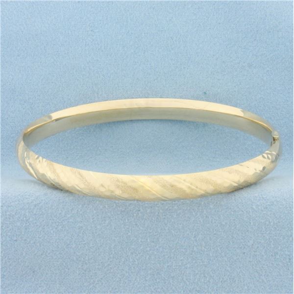 Hinged Textured Striped Bangle Bracelet in 14k Yellow Gold