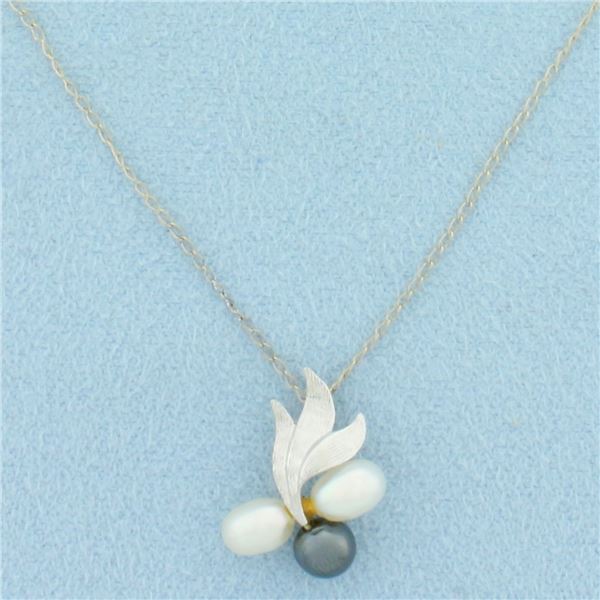 Pearl Flower Design Necklace in 14k White Gold