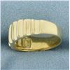 Image 2 : Unique Ridge Design Band Ring in 18K Yellow Gold
