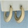 Image 1 : Shrimp Ribbed Hoop Earrings in 14k Yellow Gold