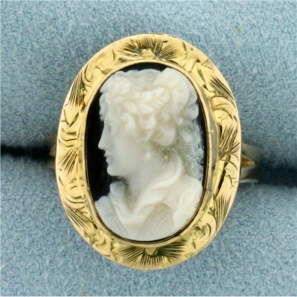 Vintage Cameo Ring in 14k Yellow Gold