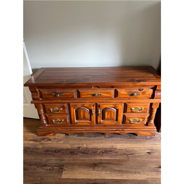 Huppe Chest