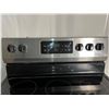 Image 4 : Frigidaire Stove