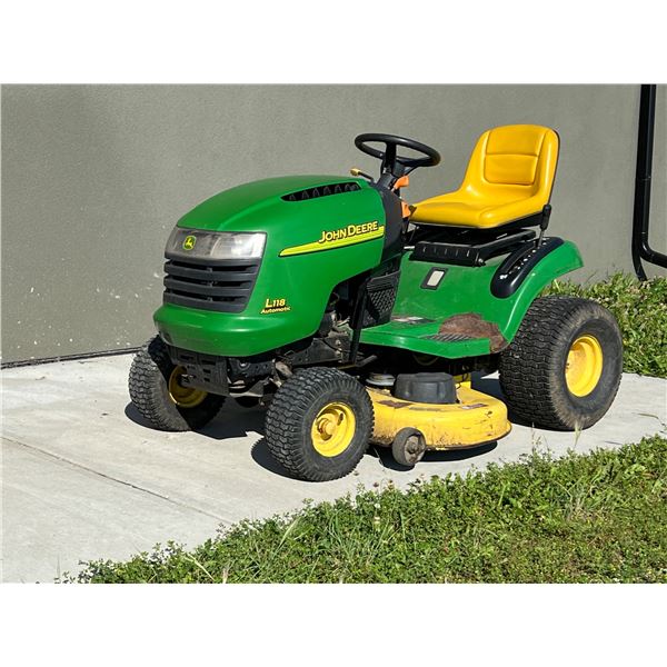 John Deere L118 Tractor