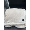 Image 2 : Kate Spade New York Plush Throw Blanket