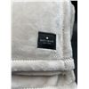 Image 3 : Kate Spade New York Plush Throw Blanket