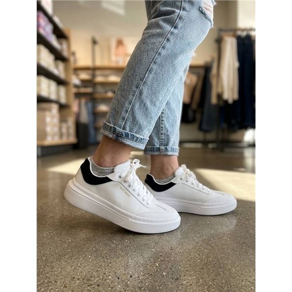 Skechers White/Black Sneakers Size 9