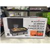 Image 2 : Blackstone 22" Tabletop Griddle with Hood