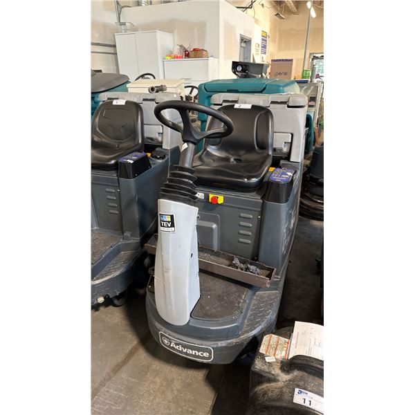 ADVANCE ES4000 COMMERCIAL CARPET EXTRACTOR SCRUBBER, GREY/BLUE, 24V MULTI-MODE