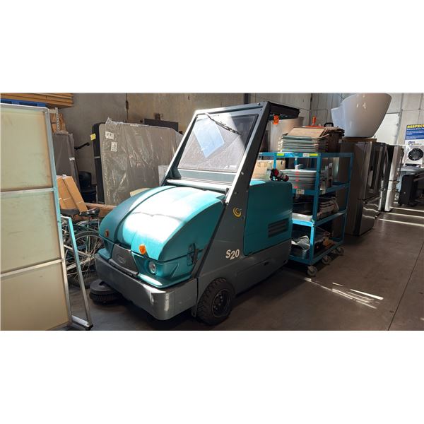 TENNANT S20 INDUSTRIAL COMPACT RIDE-ON FLOOR SWEEPER