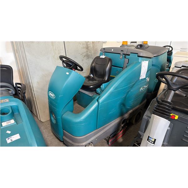 TENNANT T16 HEAVY-DUTY BATTERY-POWERED RIDE-ON FLOOR SCRUBBER DAMAGED STEERING TIRE - FOR PARTS/