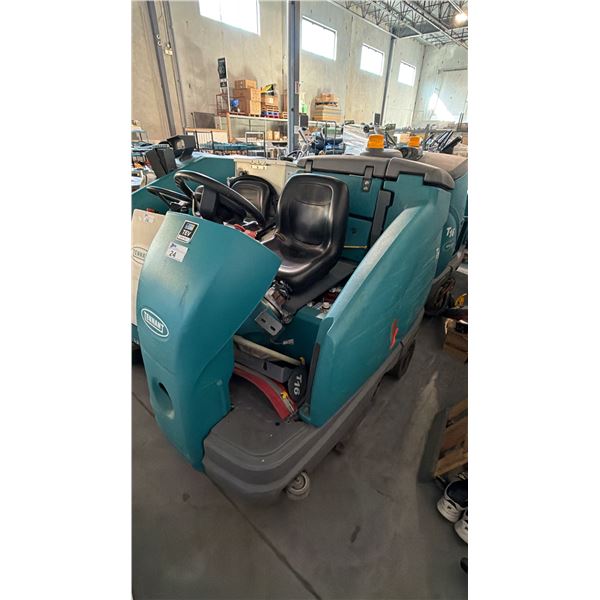 TENNANT T16 HEAVY-DUTY BATTERY-POWERED RIDE-ON FLOOR SCRUBBER - FOR PARTS/REPAIR