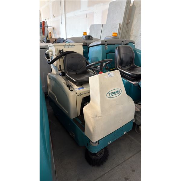 TENNANT 6100 SUB-COMPACT BATTERY-POWERED RIDE-ON FLOOR SWEEPER SYSTEM