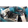 Image 2 : TENNANT 6100 SUB-COMPACT BATTERY-POWERED RIDE-ON FLOOR SWEEPER SYSTEM