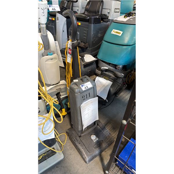 TENNANT V-HDU-14 HEAVY DUTY UPRIGHT VACUUM