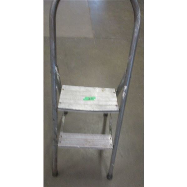STEP LADDER