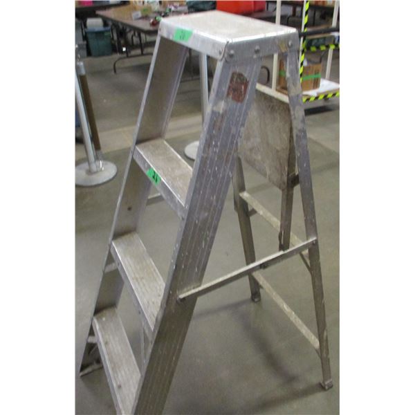 4' STEP LADDER