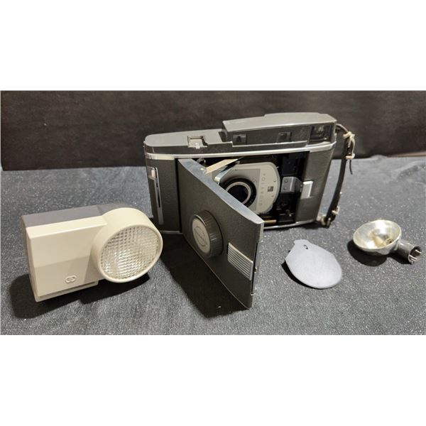 Polaroid Land Camera Model 160 With Wink Light Flasher and Case