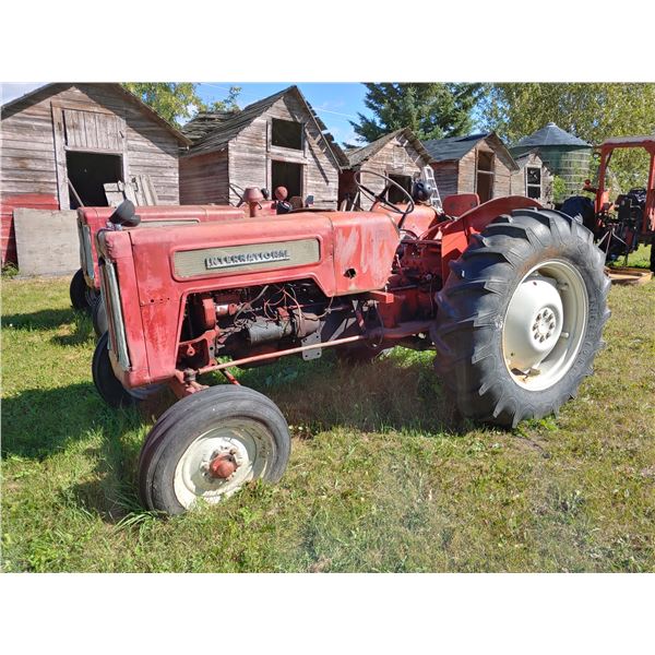 Tractor International B414