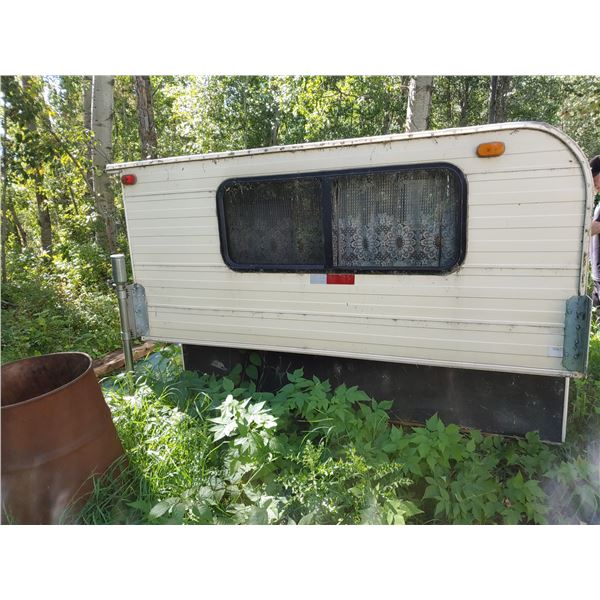 Truck box Camper with 4 hydraulic jacks
