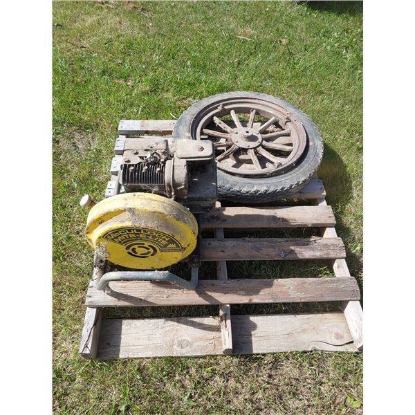 1 Wooden wheel, Mcculloch Mit-E-lite Portable Generator