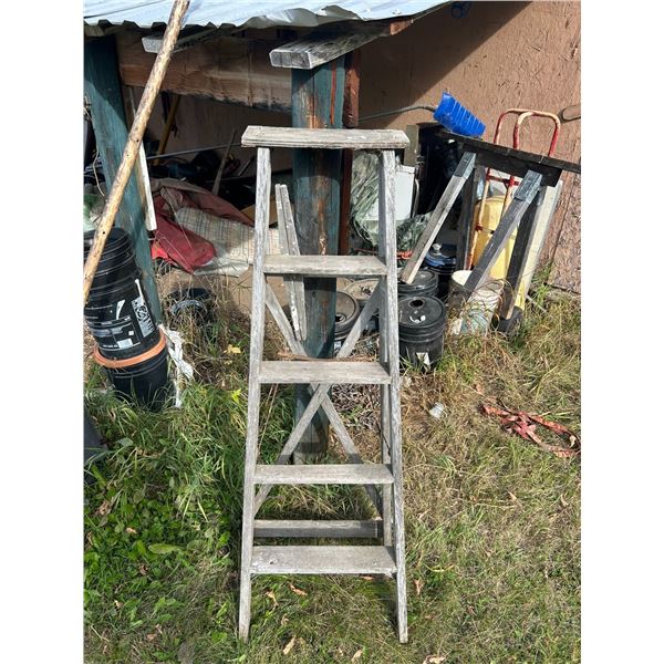 5ft wooden step ladder