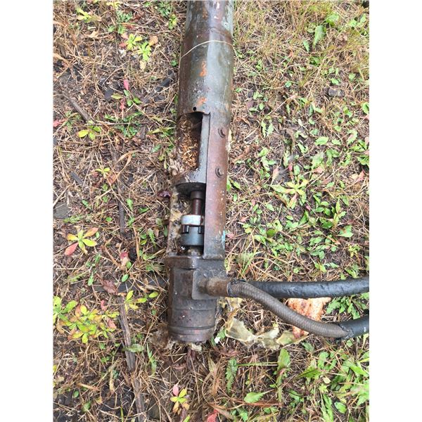 Hydraulic actuated auger