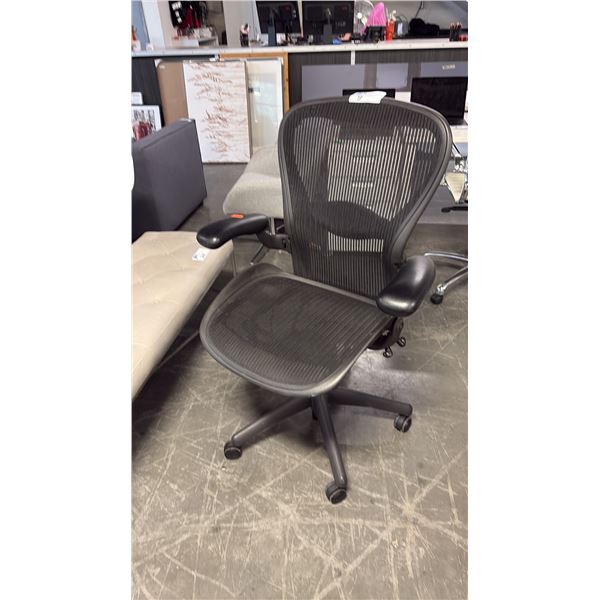 HERMAN MILLER AERON CHAIR SIZE C