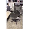 Image 1 : HERMAN MILLER AERON CHAIR SIZE C
