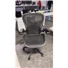 Image 2 : HERMAN MILLER AERON CHAIR SIZE C