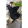 Image 1 : BLACK TUB STYLE WINGBACK ROUND LOUNGE CHAIR