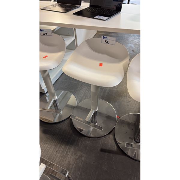WHITE/CHROME PNEUMATIC SADDLE SEAT BAR STOOL