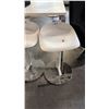 Image 1 : WHITE/CHROME PNEUMATIC SADDLE SEAT BAR STOOL