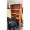 Image 4 : 18 BLACK STACKING CHAIRS AND 5-SHELF BOOKCASE