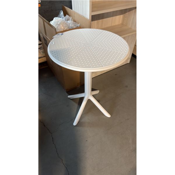 WHITE ROUND POLYMER TABLE WITH UV STABILIZED HIGH IMPACT SHELL 23.75X23.75X30.5 INCHES
