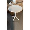 Image 1 : WHITE ROUND POLYMER TABLE WITH UV STABILIZED HIGH IMPACT SHELL 23.75X23.75X30.5 INCHES