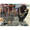 Image 3 : Earrings w/Fashion Necklace on Displays