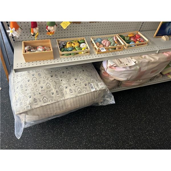 Asst. Pet Beds - Bottom Shelf