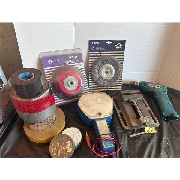 Lot of assorted tool items