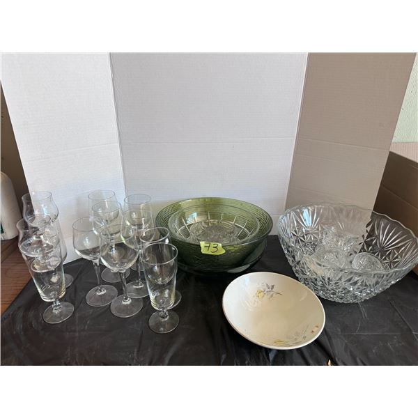 Assorted lot of glassware