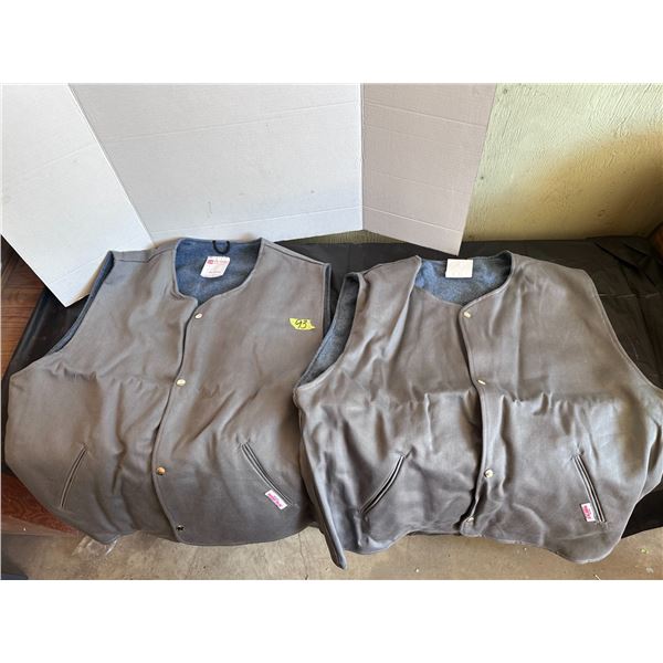 2 Vests size XL