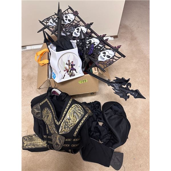 Lot of halloween décor items