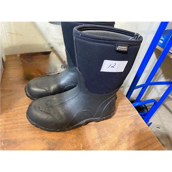 MENS SIZE 8 BOGS BOOTS