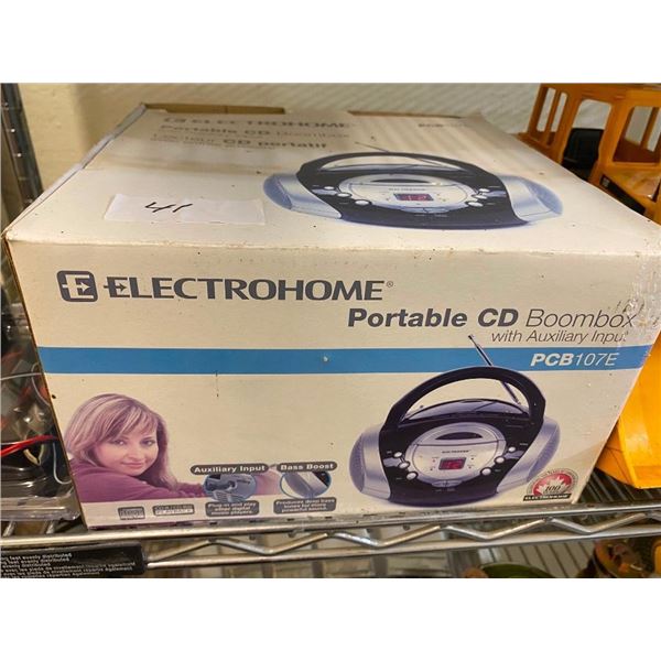 PORTABLE CD BOOM BOX