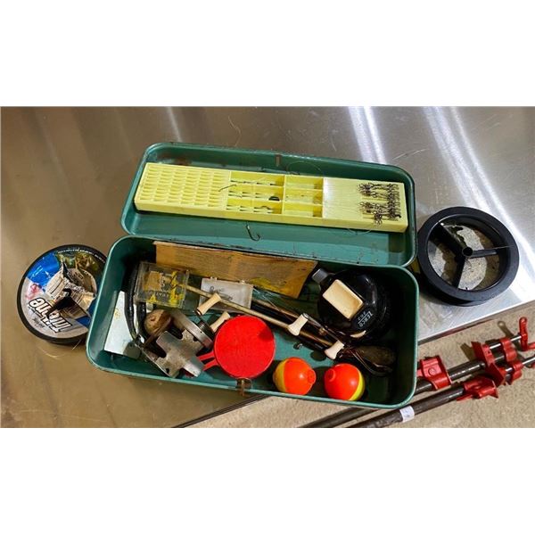 SMALL TACKLE BOX WITH SOME ACCESSORIES