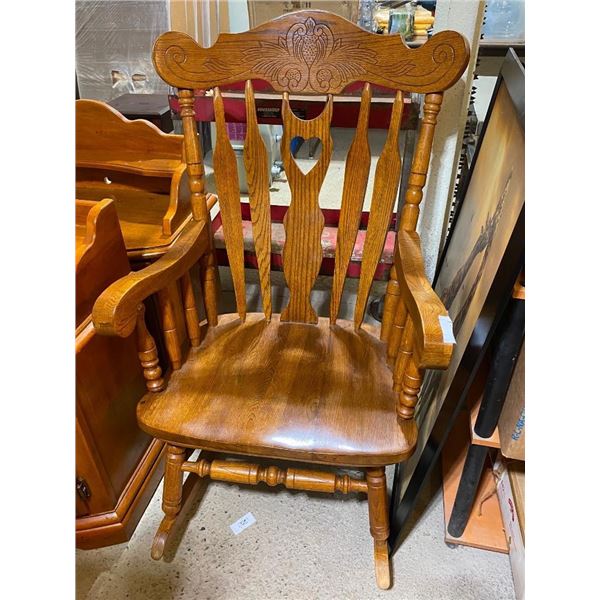 WOODEN ROCKING CHAIR