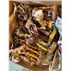 Image 1 : BOX LOT OF COLLECTIBLE GIRAFFE SCULPTURES