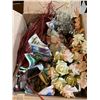Image 1 : BOX LOT OF DECORATION FLOWERS AND OTHER DECOR