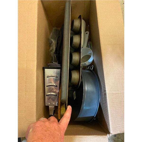 BOX LOT OF ASSORTED KITCHEN SUPPLIES